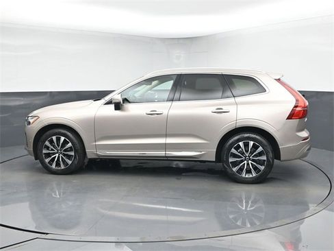 Used 2023 Volvo XC60 B5 Plus image 5