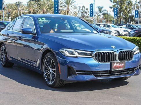 Used 2022 BMW 530e w/ Premium Package image 3