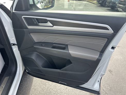 Used 2023 Volkswagen Atlas SE image 16