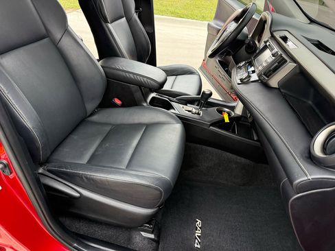 Used 2014 Toyota RAV4 Limited image 24