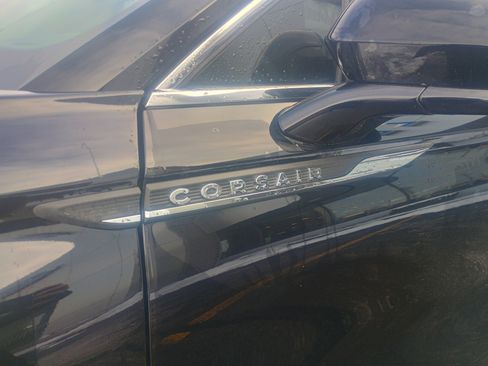 Used 2025 Lincoln Corsair AWD image 5