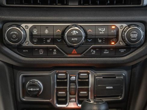 New 2025 Jeep Gladiator Sport image 20