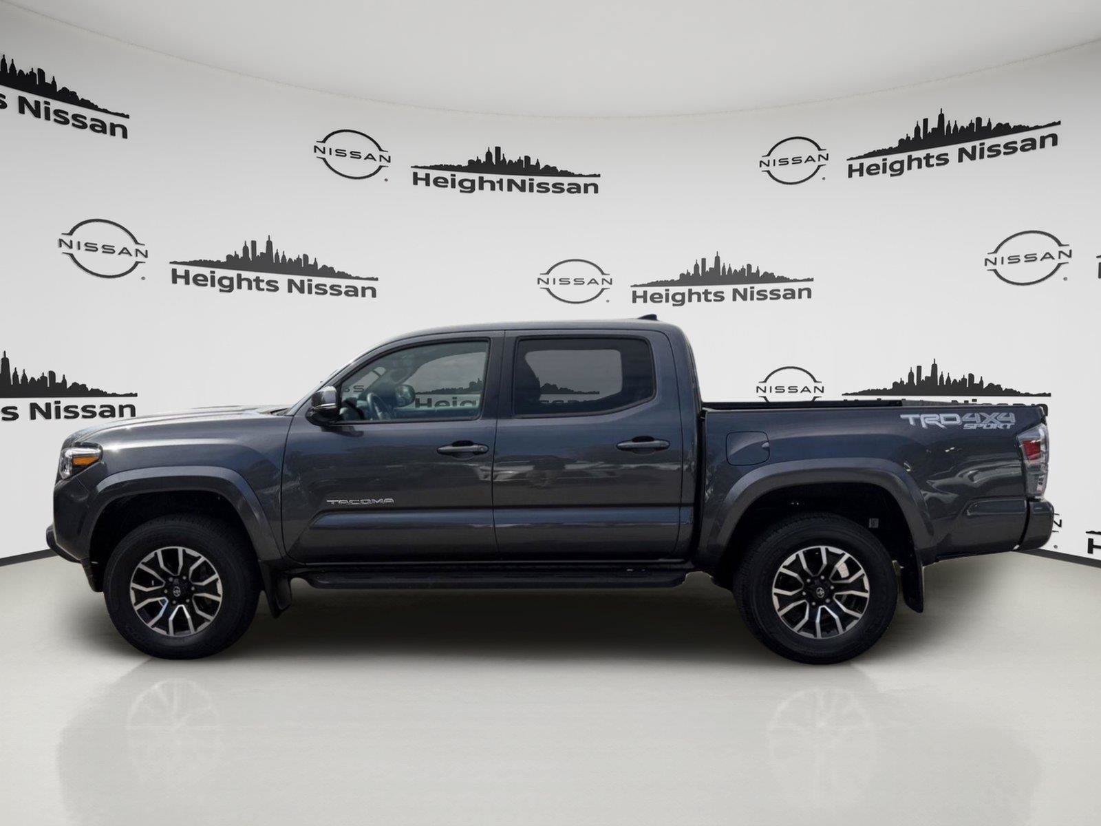 Used 2022 Toyota Tacoma TRD Sport AWD/4WD image 2
