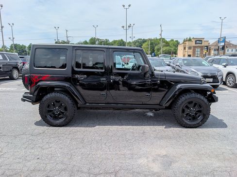 Used 2016 Jeep Wrangler Unlimited Sahara AWD/4WD image 6