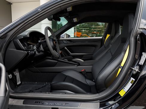 Used 2026 Porsche 911 Carrera T RWD image 43