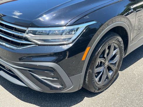 Used 2023 Volkswagen Tiguan SE w/ Panoramic Sunroof Package AWD/4WD image 7