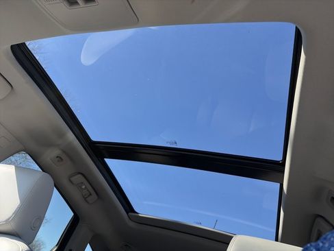 Used 2014 Cadillac SRX Luxury w/ Driver Awareness Package image 25