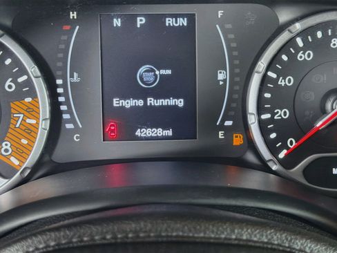 Used 2021 Jeep Renegade Sport FWD image 19