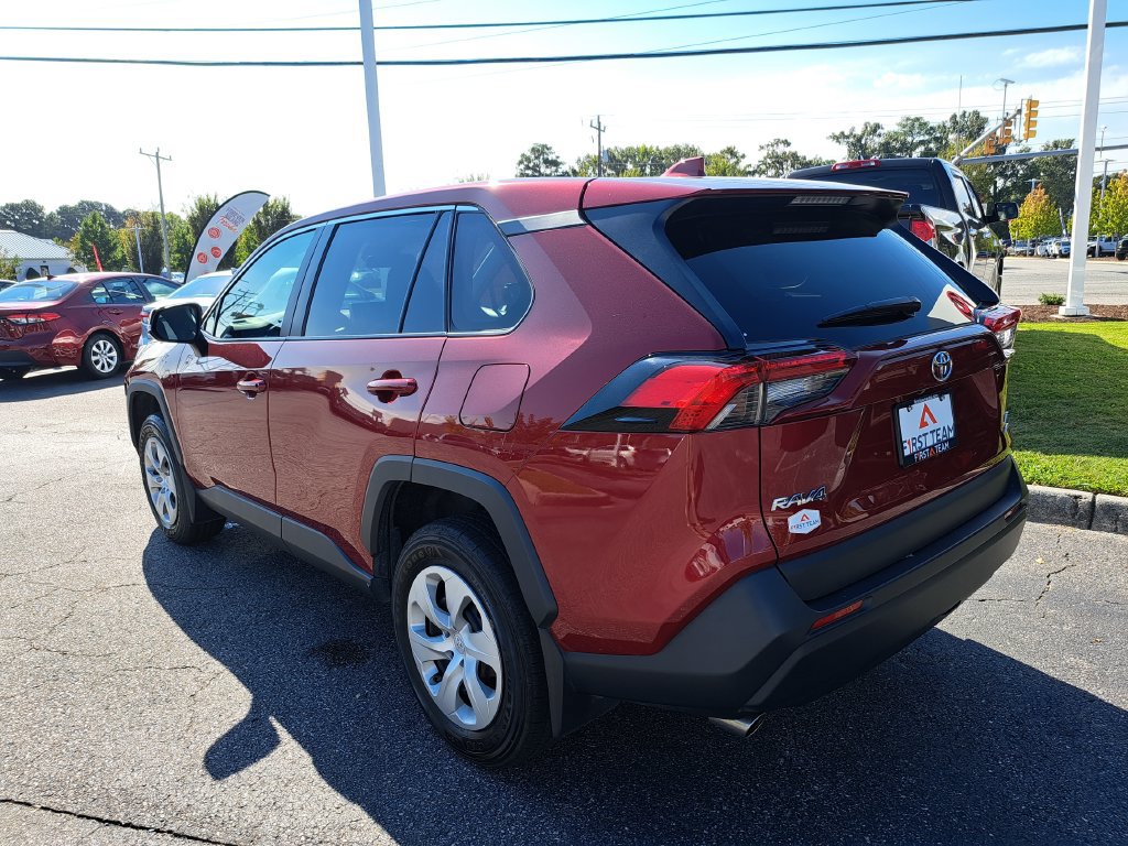 Used 2024 Toyota RAV4 LE AWD/4WD image 10