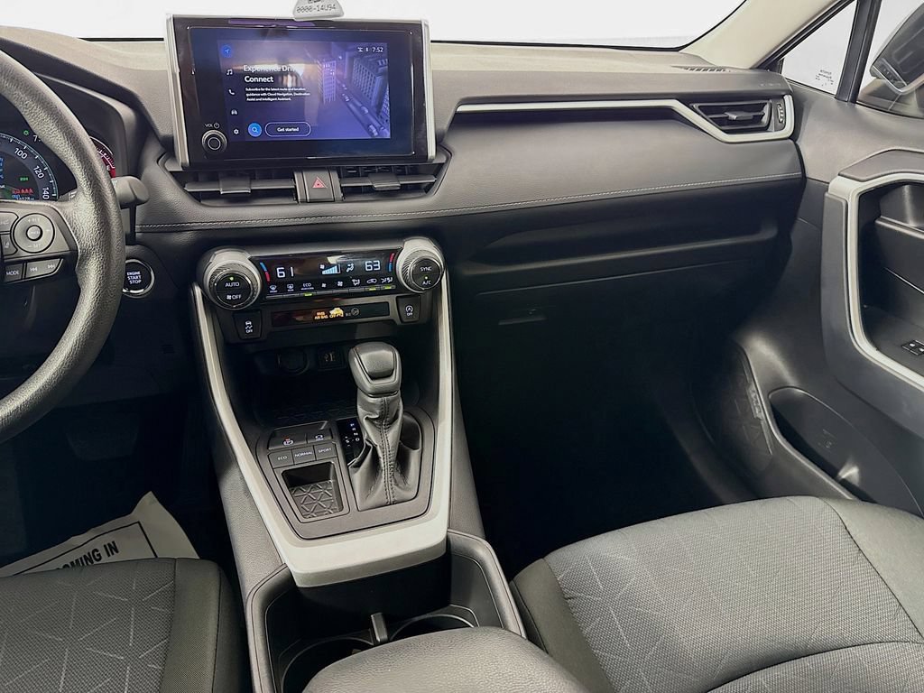 Used 2025 Toyota RAV4 XLE FWD image 28