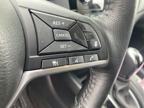 Used 2018 Nissan Rogue SV w/ Premium Package image 39