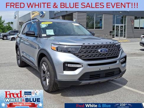 Certified 2022 Ford Explorer XLT w/ Equipment Group 202A AWD/4WD image 2