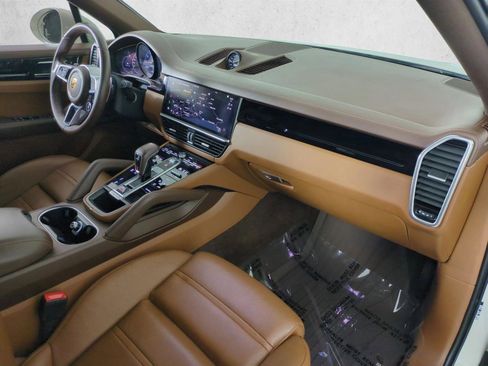 Certified 2022 Porsche Cayenne E-Hybrid Coupe AWD/4WD image 26