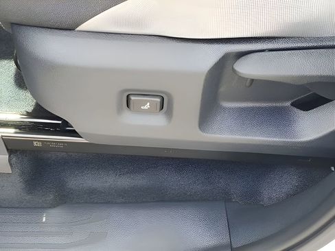 Used 2025 Toyota Tacoma TRD Sport image 29