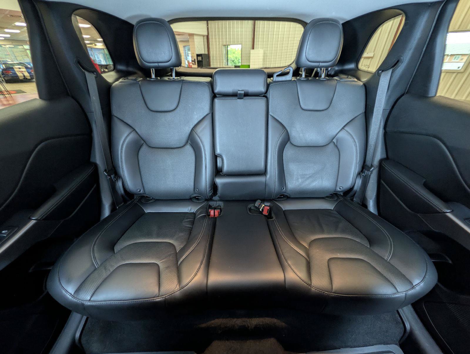 Used 2019 Jeep Cherokee Limited FWD image 36