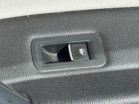 Used 2018 Volkswagen Tiguan SE w/ Panoramic Sunroof Package AWD/4WD image 35