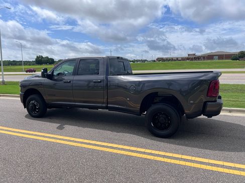New 2026 RAM 3500 Big Horn AWD/4WD image 9