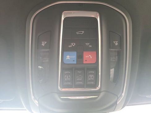 New 2025 Jeep Grand Cherokee Limited w/ Luxury Tech Group II image 18