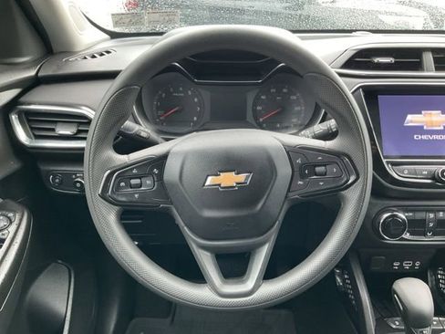 Used 2021 Chevrolet TrailBlazer LT w/ Convenience Package AWD/4WD image 3