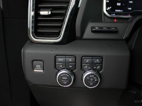 Used 2024 GMC Sierra 2500 Denali w/ Denali Reserve Package AWD/4WD image 16