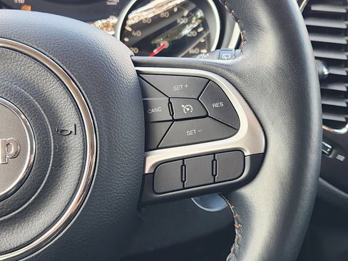 Used 2018 Jeep Compass Latitude w/ Popular Equipment Group FWD image 27
