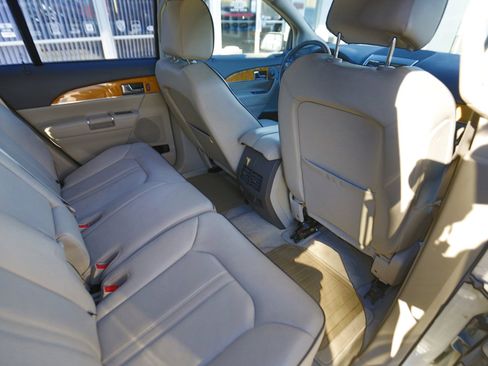 Used 2012 Lincoln MKX FWD image 16