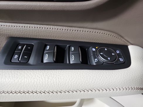 Used 2024 GMC Yukon Denali w/ Advanced Technology Package image 29