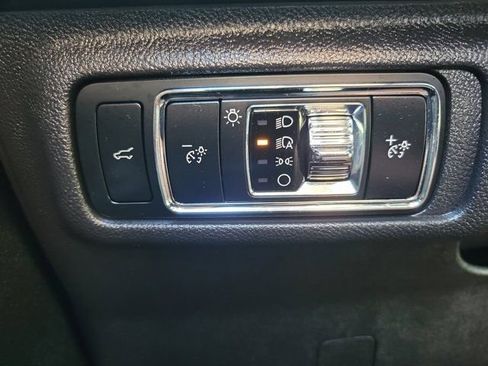 Certified 2024 Lincoln Corsair AWD w/ Rear Removable Package Tray image 30