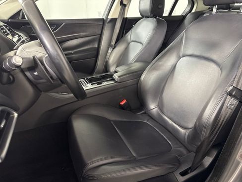 Used 2017 Jaguar XE Premium image 10