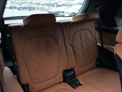 Used 2027 BMW X7 xDrive40i AWD/4WD image 14
