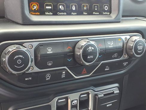 Certified 2023 Jeep Gladiator Sport AWD/4WD image 6