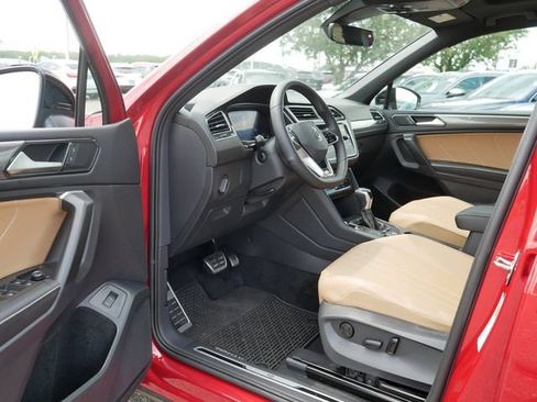 Certified 2024 Volkswagen Tiguan SE R-Line AWD/4WD image 12