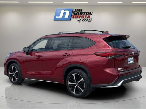 Used 2022 Toyota Highlander XSE FWD image 7