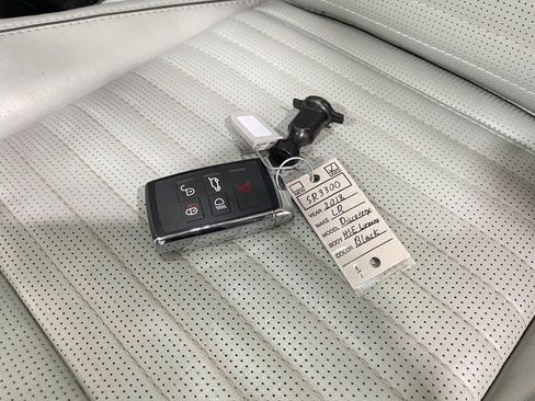 Used 2018 Land Rover Discovery HSE Luxury image 37