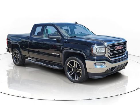 Used 2019 GMC Sierra 1500 SLE w/ Black Pack AWD/4WD image 2