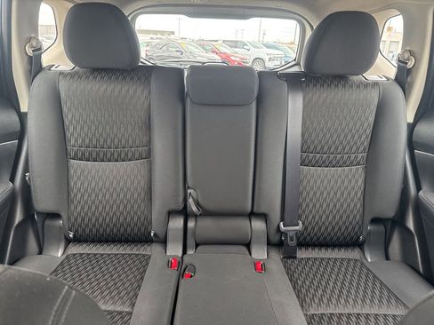 Used 2018 Nissan Rogue S image 20