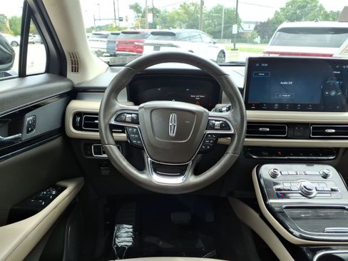 Certified 2023 Lincoln Nautilus FWD w/ Premium Package image 12