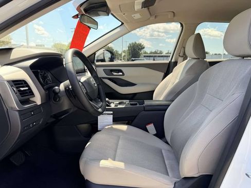 Certified 2025 Nissan Rogue SV AWD/4WD image 16