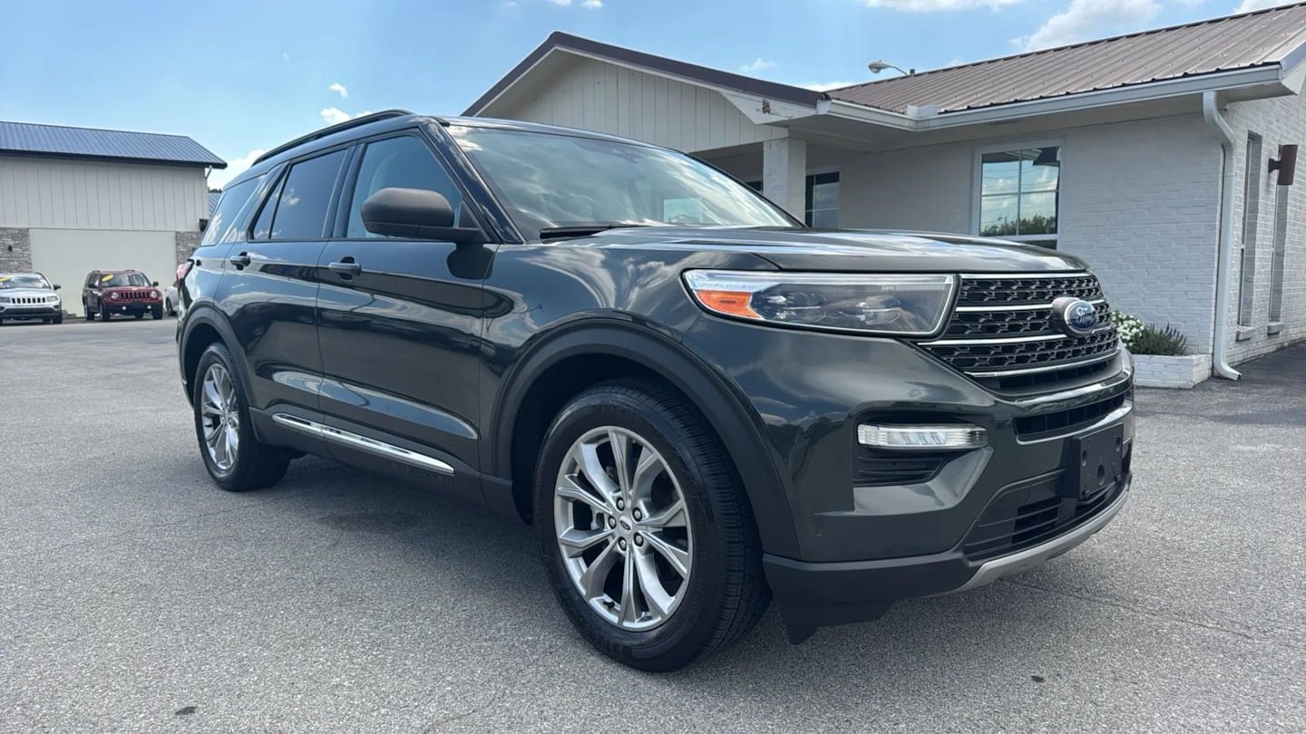 Used 2021 Ford Explorer XLT w/ Equipment Group 202A RWD image 7
