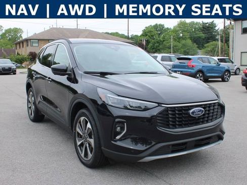 Used 2023 Ford Escape Platinum AWD/4WD image 2