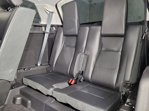 Used 2017 Land Rover Discovery Sport SE image 34