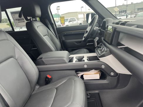 Used 2025 Land Rover Defender 110 X-Dynamic SE image 20