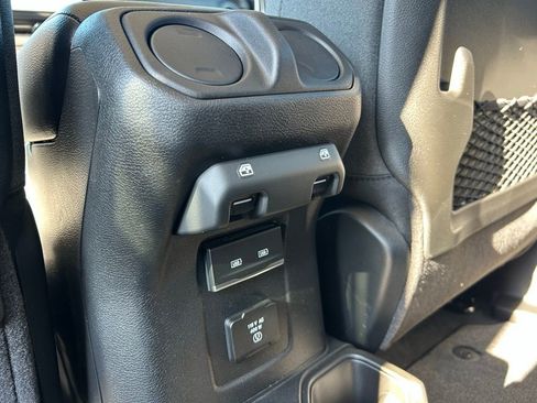 New 2026 Jeep Gladiator Rubicon w/ Steel Power Dome Hood Package AWD/4WD image 28