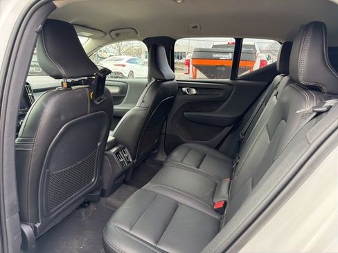 Used 2023 Volvo XC40 B5 Core w/ Convenience Package image 7