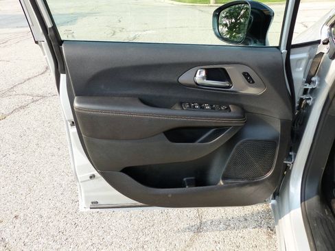 Used 2026 Chrysler Pacifica Select FWD image 17