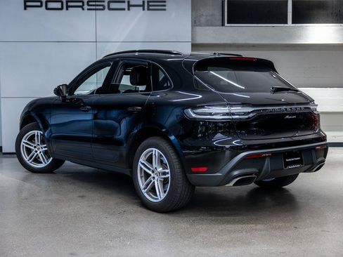Certified 2025 Porsche Macan image 3
