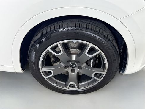 Used 2023 Maserati Levante Modena image 32