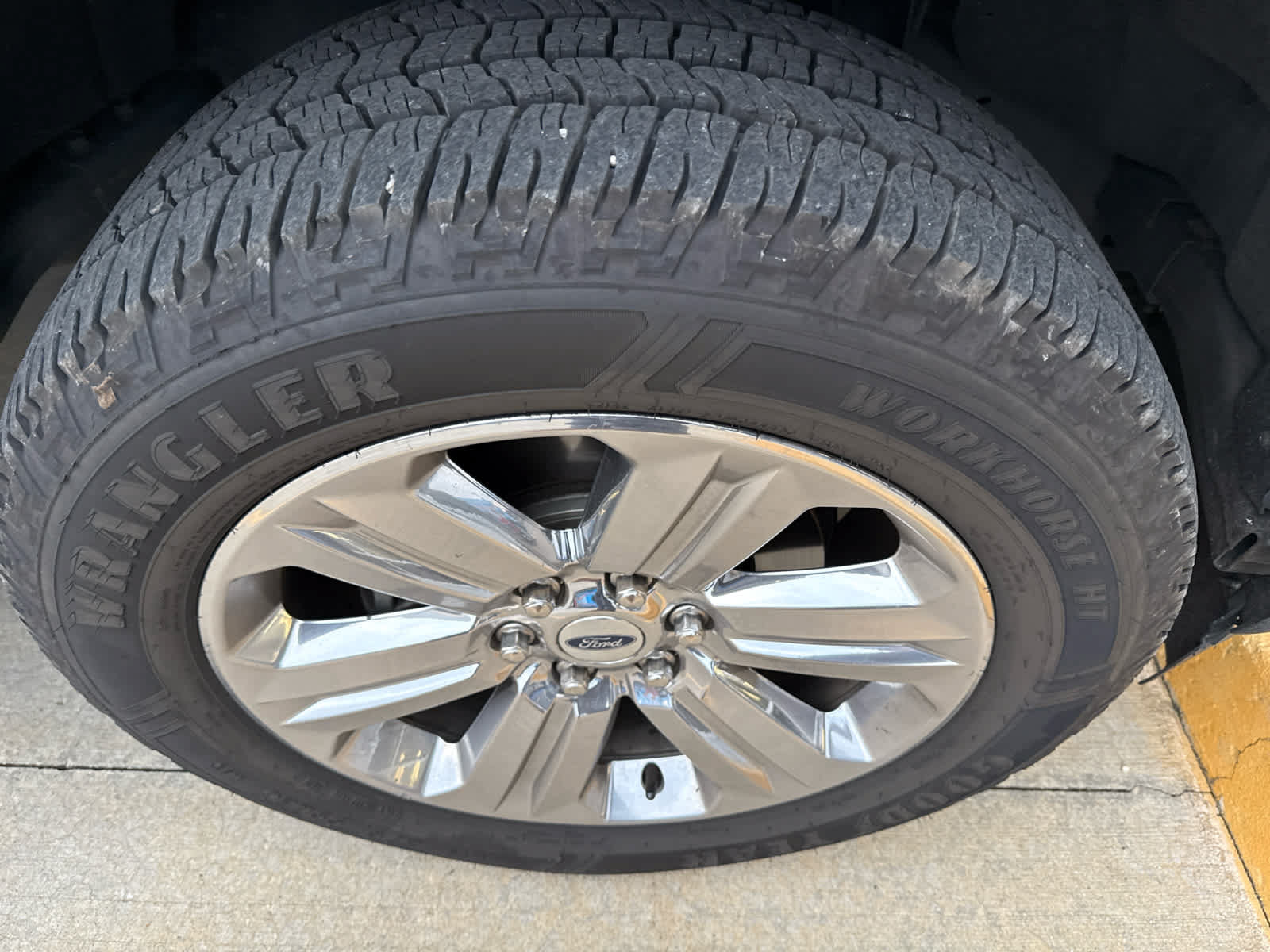 Used 2019 Ford F150 XLT w/ Equipment Group 302A Luxury AWD/4WD image 4