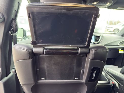 New 2026 Chrysler Pacifica Select image 31