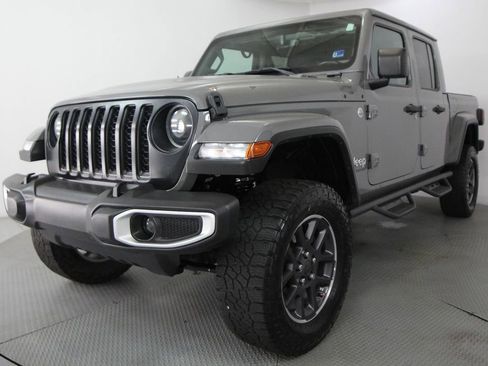 Used 2021 Jeep Gladiator Overland AWD/4WD image 3